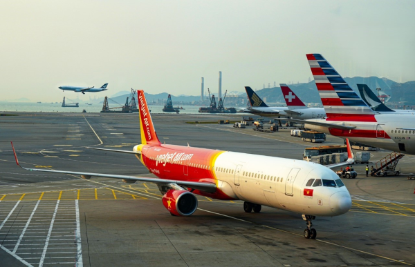 994_C_Aircraft-in-Hong-Kong.jpg